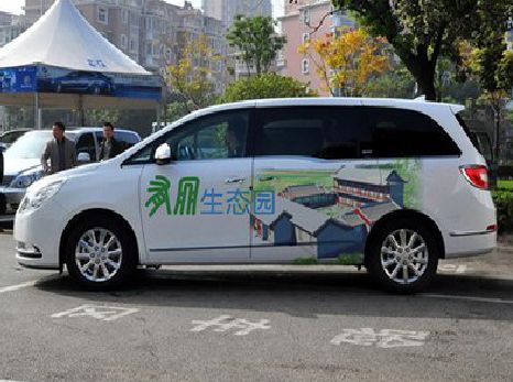 富川户外车贴喷绘如何保持效果?